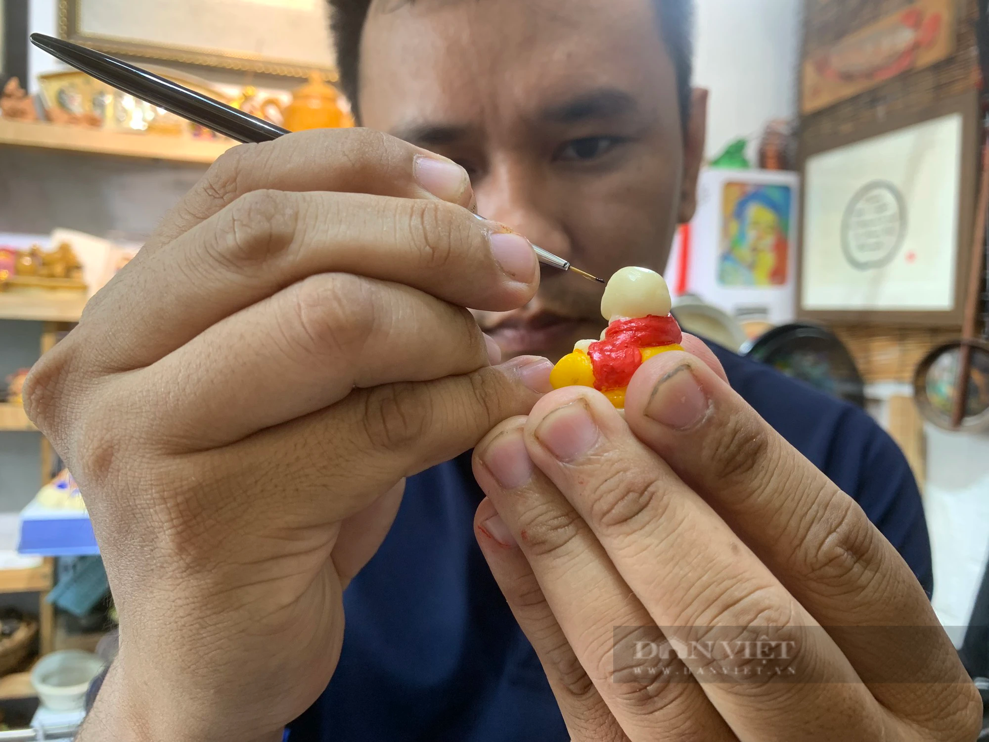 "Ông Địa mini" giá 40.000 đồng được giới trẻ TP.HCM săn đón trang trí Tết- Ảnh 3. "Ông Địa mini" giá 40.000 đồng được giới trẻ TP.HCM săn đón trang trí Tết- Ảnh 3.