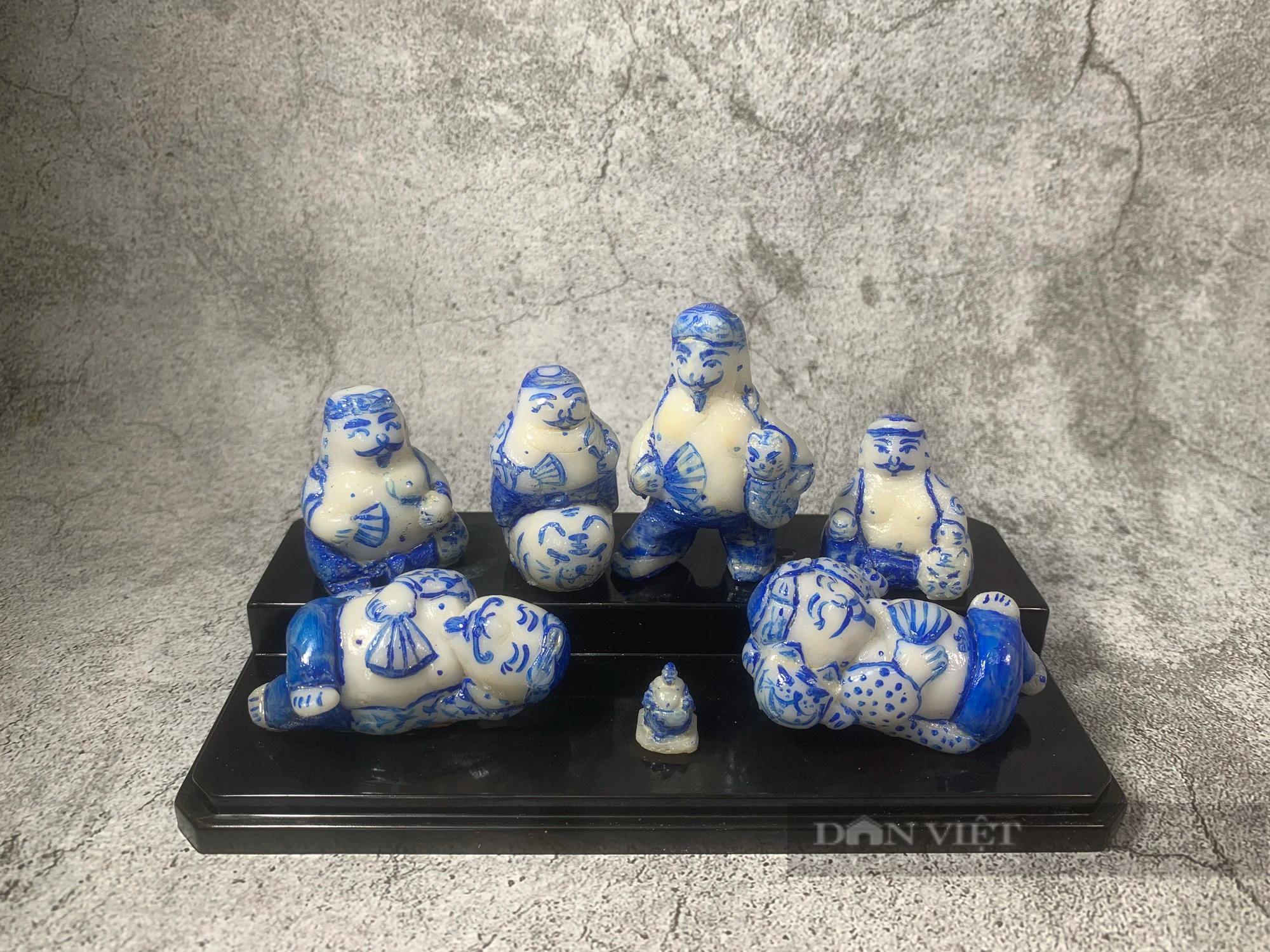 "Ông Địa mini" giá 40.000 đồng được giới trẻ TP.HCM săn đón trang trí Tết- Ảnh 11. "Ông Địa mini" giá 40.000 đồng được giới trẻ TP.HCM săn đón trang trí Tết- Ảnh 11.