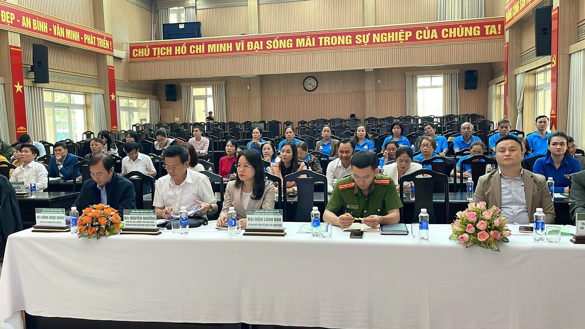Đà Nẵng: Gần 3.800 lượt hộ nghèo và đối tượng chính sách ở Liên Chiểu được tiếp vốn ưu đãi- Ảnh 4. Đà Nẵng: Gần 3.800 lượt hộ nghèo và đối tượng chính sách ở Liên Chiểu được tiếp vốn ưu đãi- Ảnh 4.