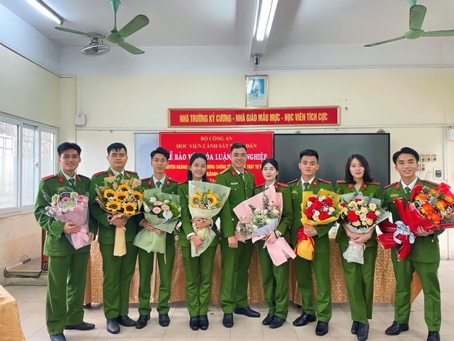 "Bông hồng thép" xứ Huế đạt danh hiệu thủ khoa của Học viện Cảnh sát Nhân dân- Ảnh 5.