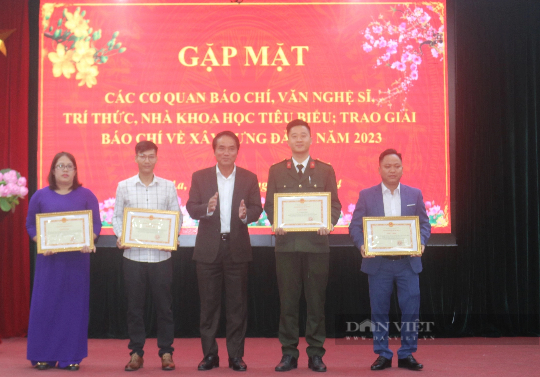 Báo Dân Việt đoạt 2 Giải Báo chí về xây dựng Đảng tỉnh Sơn La năm 2023- Ảnh 9. Báo Dân Việt đoạt 2 Giải Báo chí về xây dựng Đảng tỉnh Sơn La năm 2023- Ảnh 9.