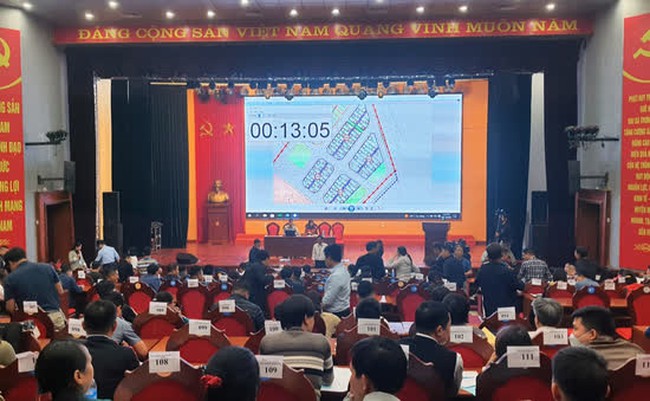 Góc nhìn pháp lý vụ đấu giá đất hơn 4 tỷ đồng/m2 ở Hà Nội- Ảnh 1.