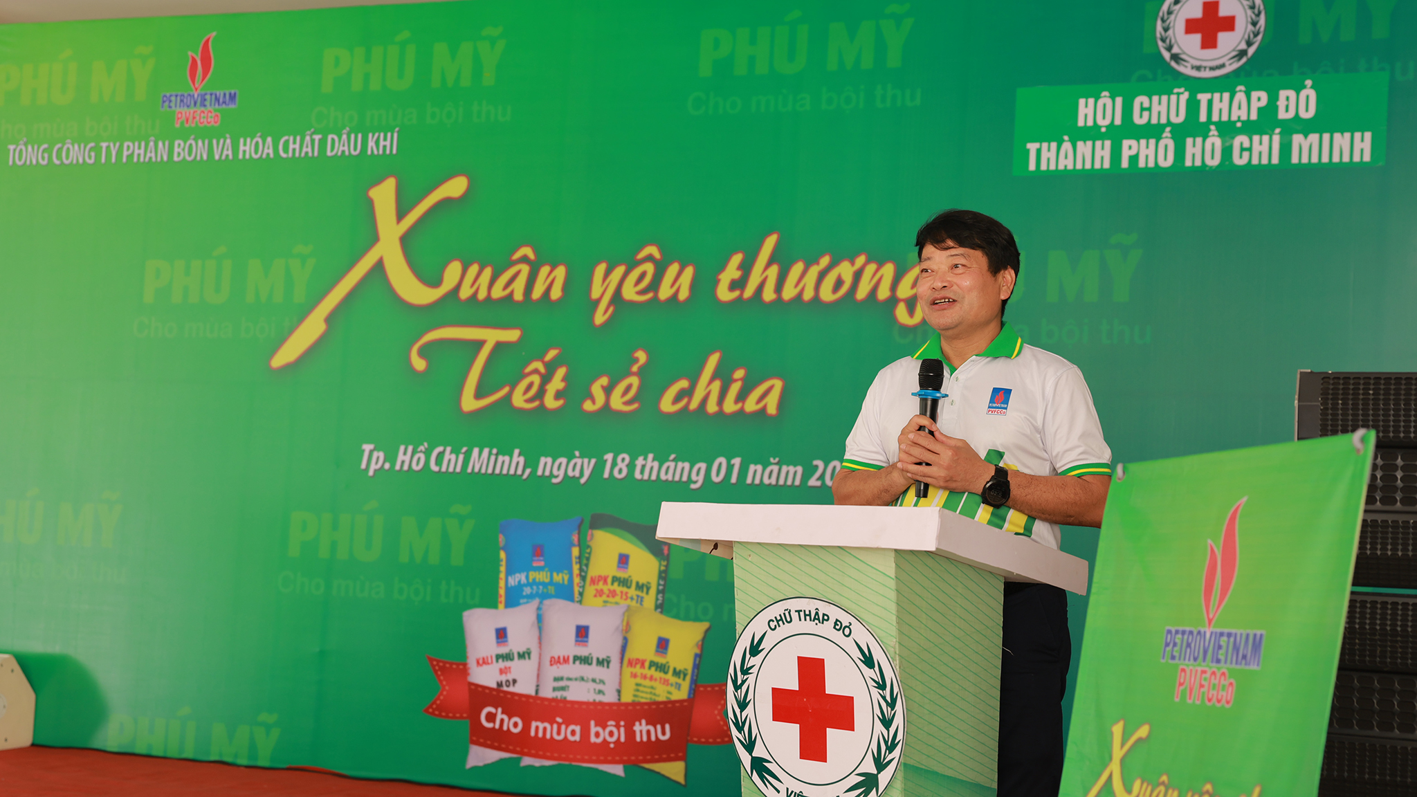  PVFCCo tổ chức chương trình Tết vì người nghèo tại 100 xã phường cả nước - Ảnh 1.