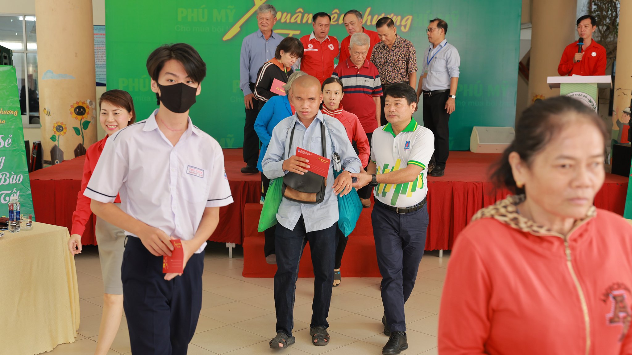  PVFCCo tổ chức chương trình Tết vì người nghèo tại 100 xã phường cả nước - Ảnh 2.