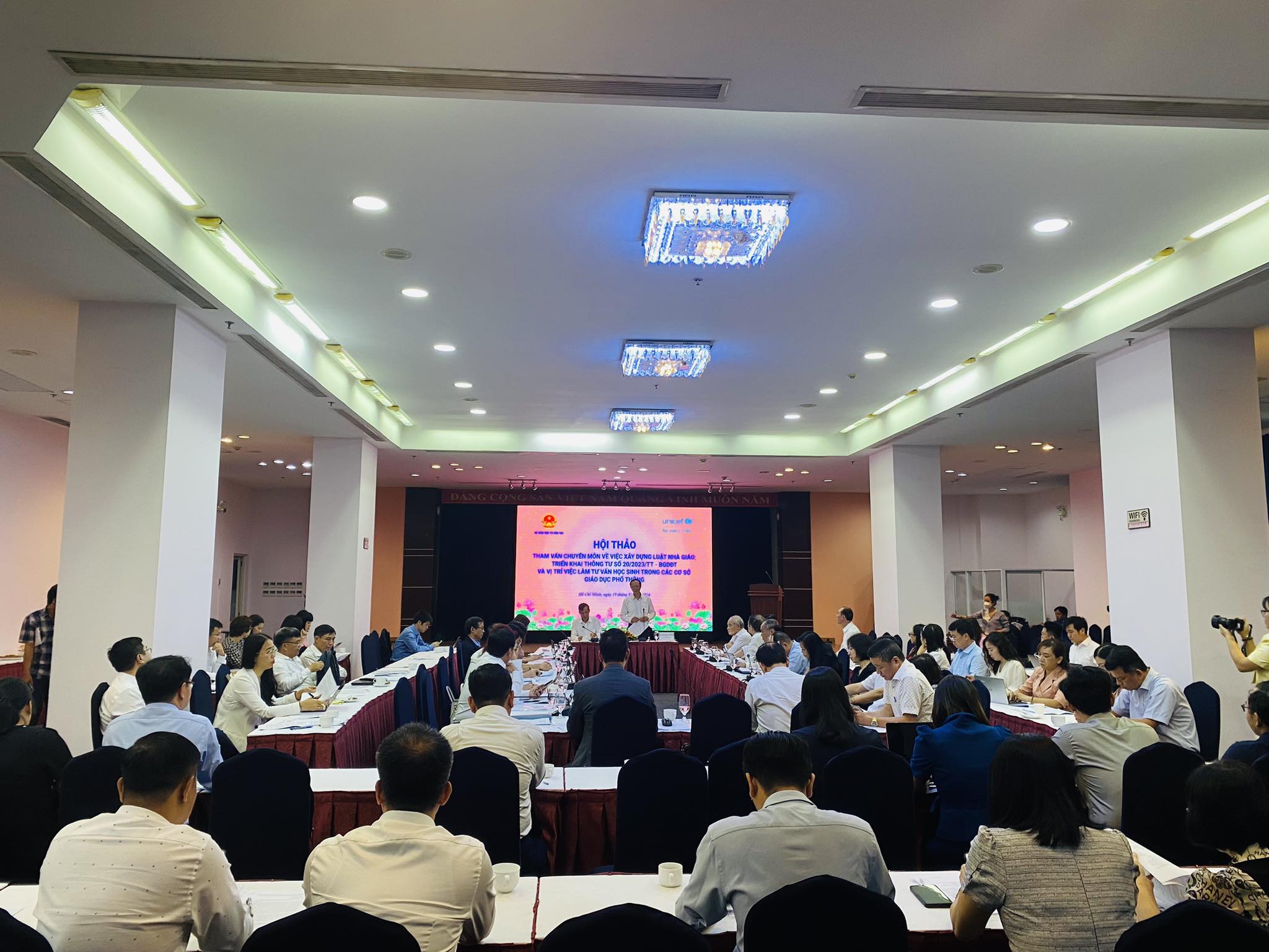 Đề xuất đưa vào Luật Nhà giáo tiêu chuẩn, chức danh và chứng nhận hành nghề nhà giáo- Ảnh 1.