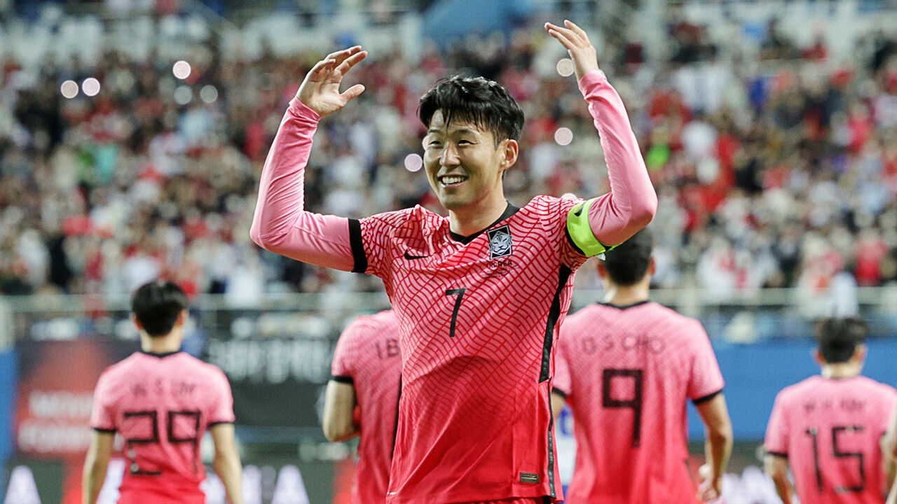 5 siêu sao bóng đá và “giấc mộng vàng” năm 2024: Có Ronaldo, Messi, Mbappe - Ảnh 1.