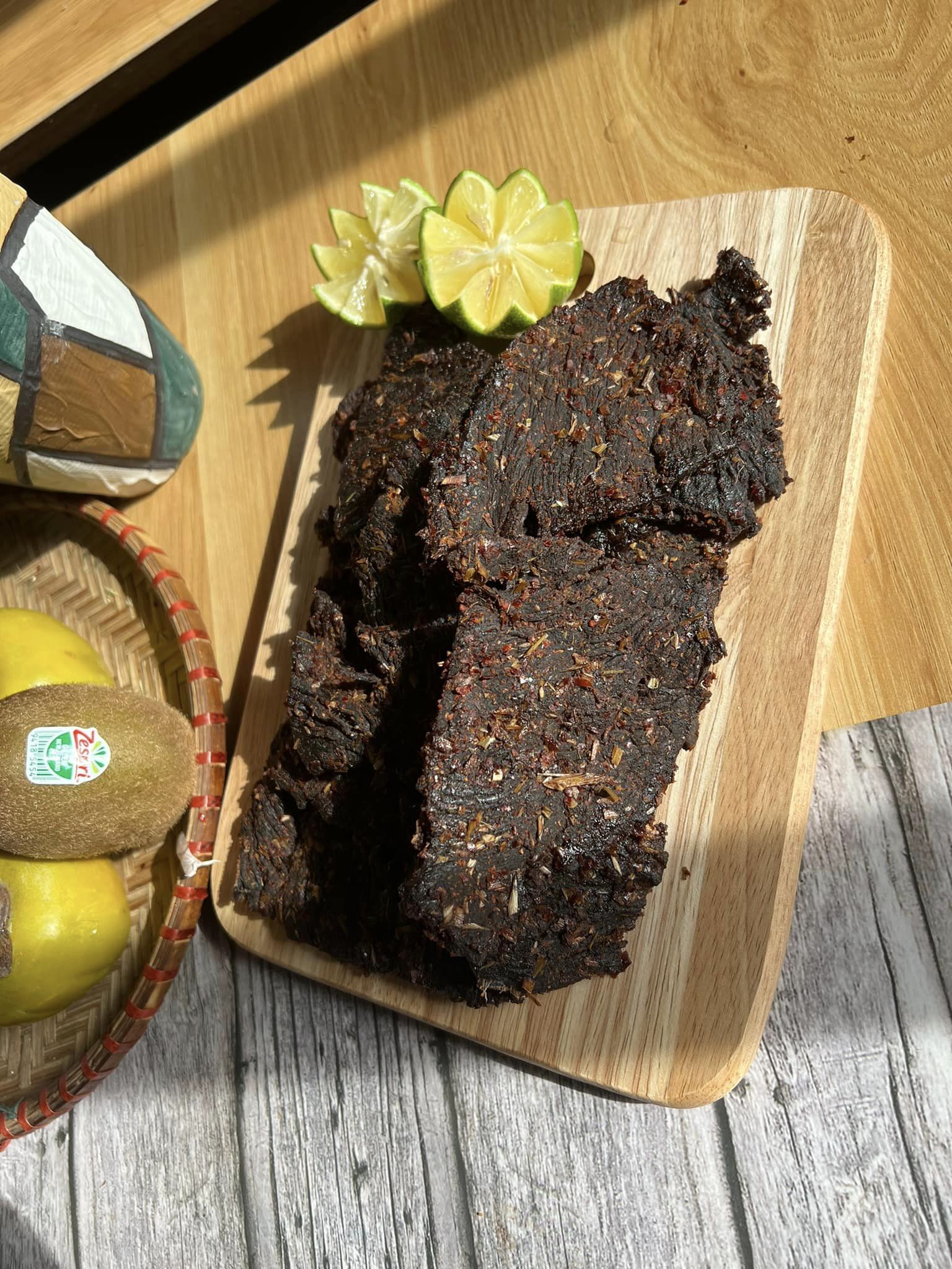 Mách bạn cách làm khô bò siêu nhanh, dai ngọt, thơm ngon để đón Tết- Ảnh 1.