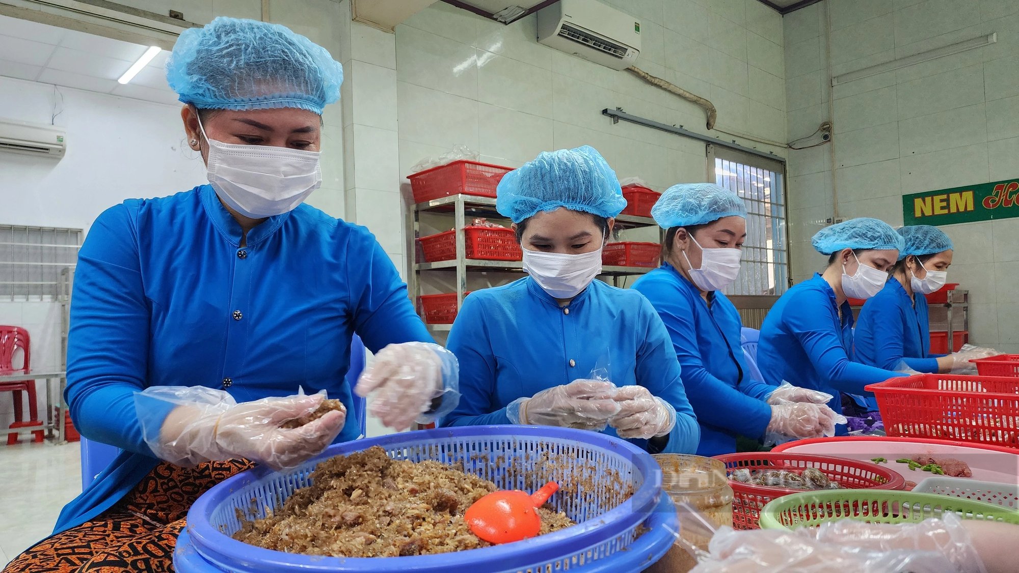 Cận cảnh quy trình làm nem Lai Vung nổi tiếng ở Đồng Tháp- Ảnh 2.
