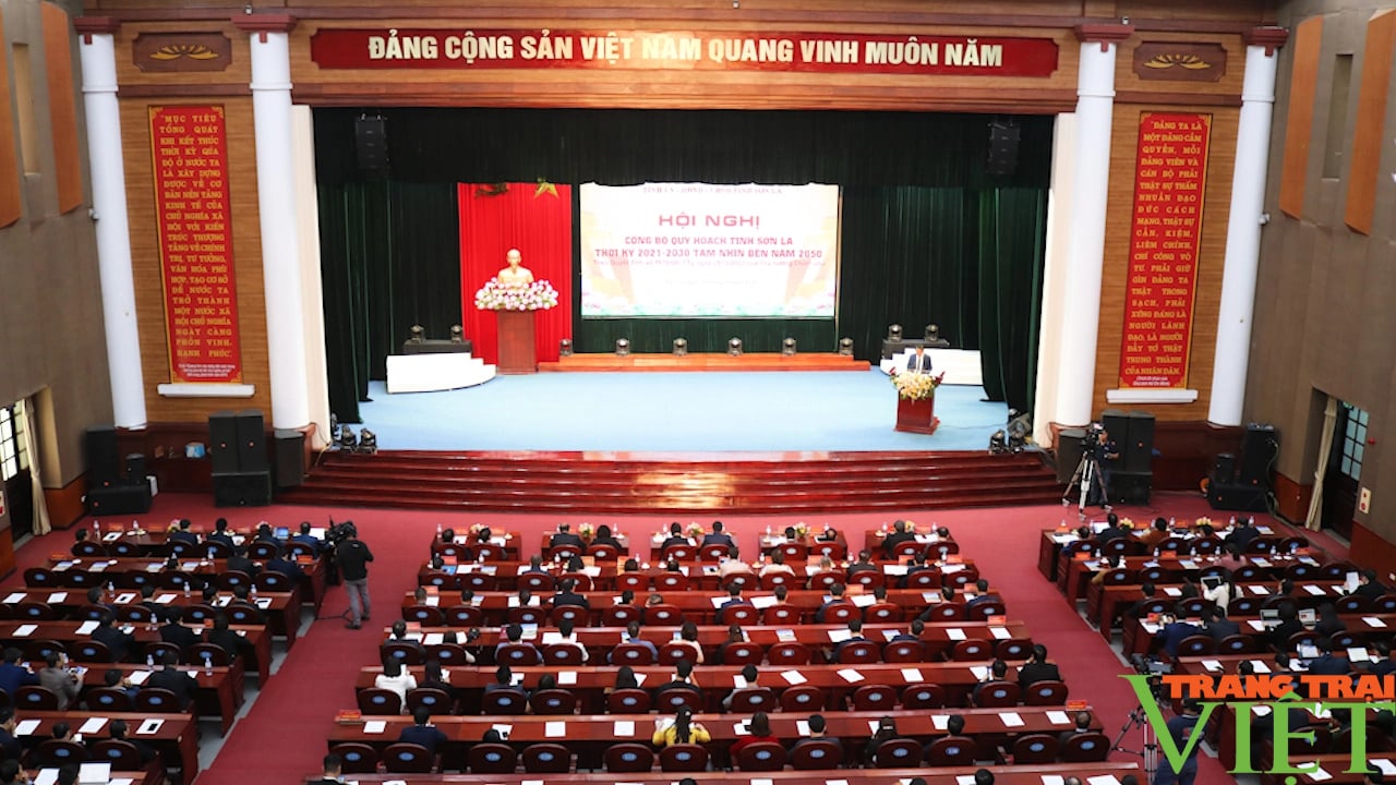 Sơn La: Trao quyết định chủ trương đầu tư cho 8 dự án với tổng mức trên 1 nghìn tỷ đồng- Ảnh 1. Sơn La: Trao quyết định chủ trương đầu tư cho 8 dự án với tổng mức trên 1 nghìn tỷ đồng- Ảnh 1.