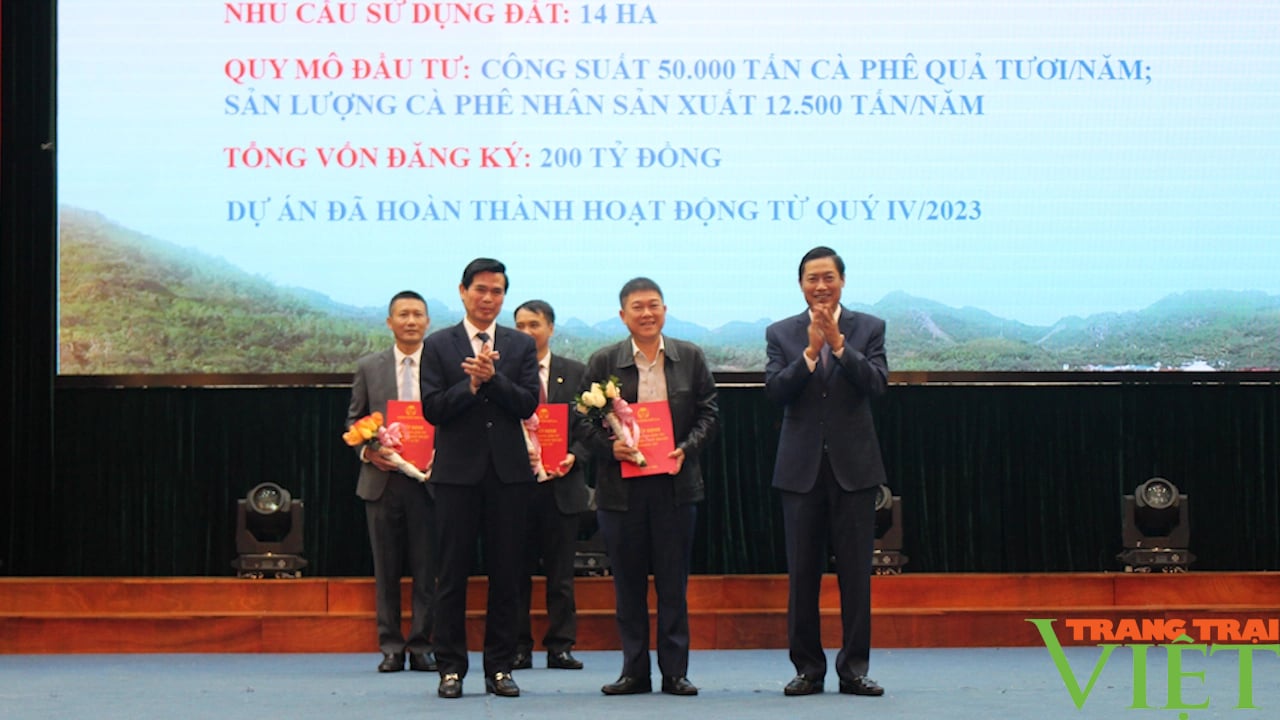 Sơn La: Trao quyết định chủ trương đầu tư cho 8 dự án với tổng mức trên 1 nghìn tỷ đồng- Ảnh 2. Sơn La: Trao quyết định chủ trương đầu tư cho 8 dự án với tổng mức trên 1 nghìn tỷ đồng- Ảnh 2.