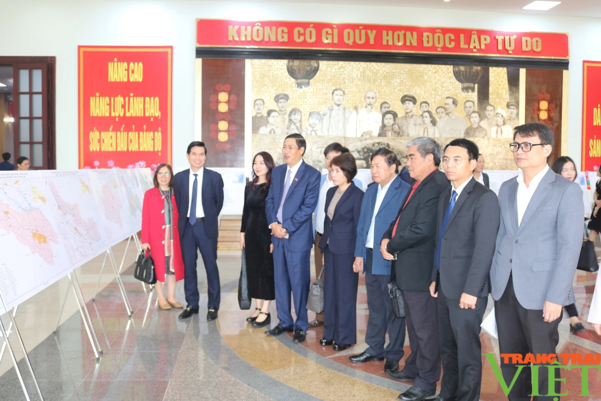 Sơn La: Trao quyết định chủ trương đầu tư cho 8 dự án với tổng mức trên 1 nghìn tỷ đồng- Ảnh 4. Sơn La: Trao quyết định chủ trương đầu tư cho 8 dự án với tổng mức trên 1 nghìn tỷ đồng- Ảnh 4.