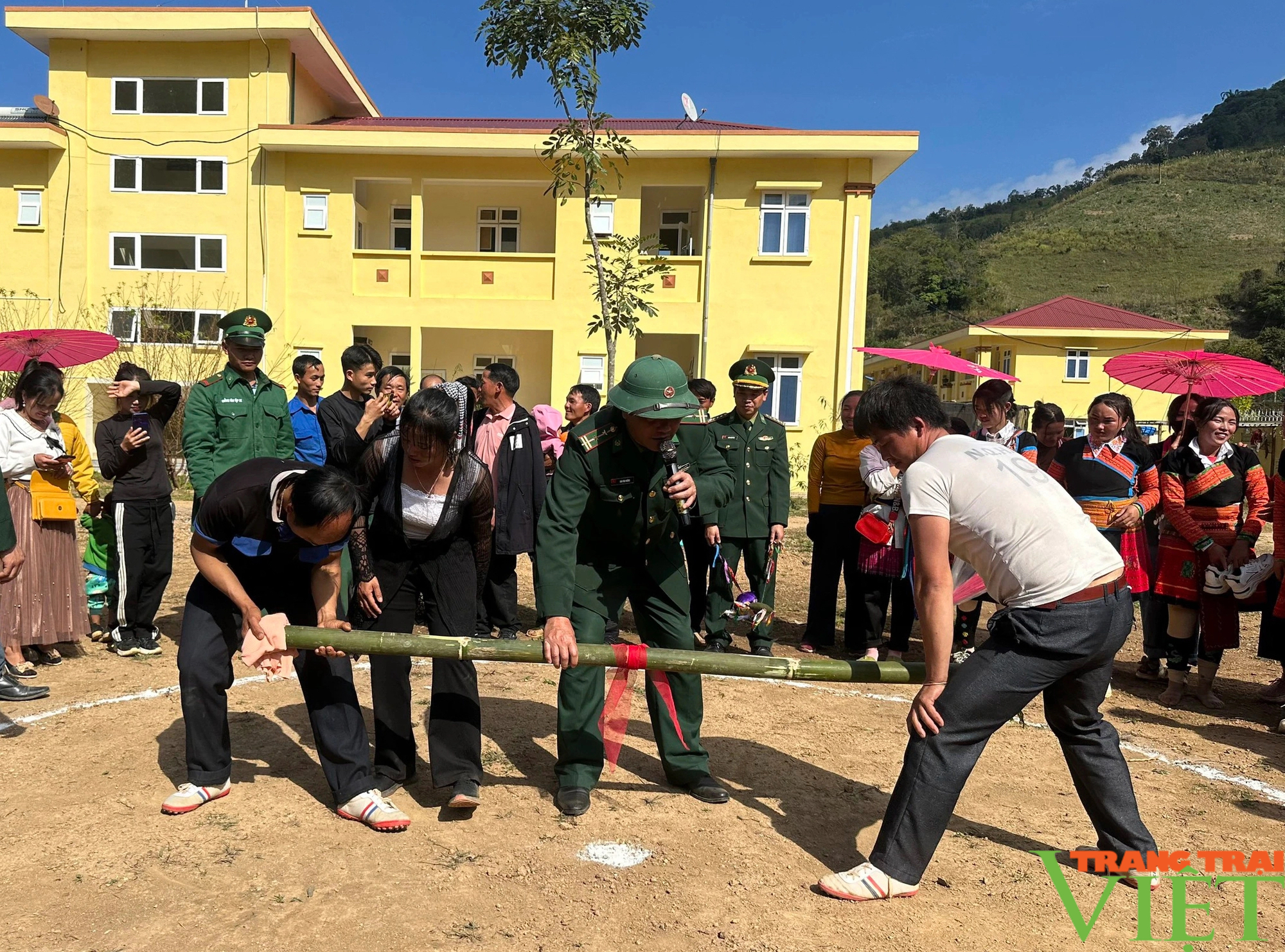 "Xuân Biên phòng ấm lòng dân bản” ở vùng cao biên giới Sơn La- Ảnh 5.