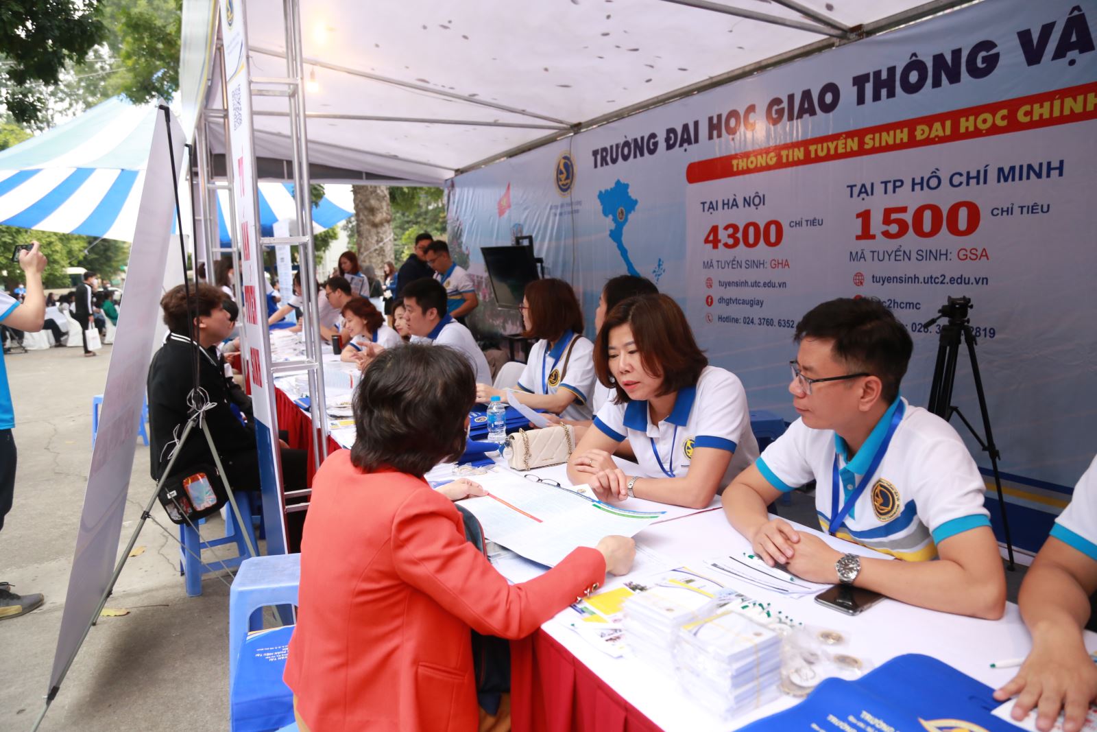 Loạt trường đầu tiên xét học bạ năm 2024 ở Hà Nội, tuyển sinh hầu hết cho các ngành- Ảnh 1.