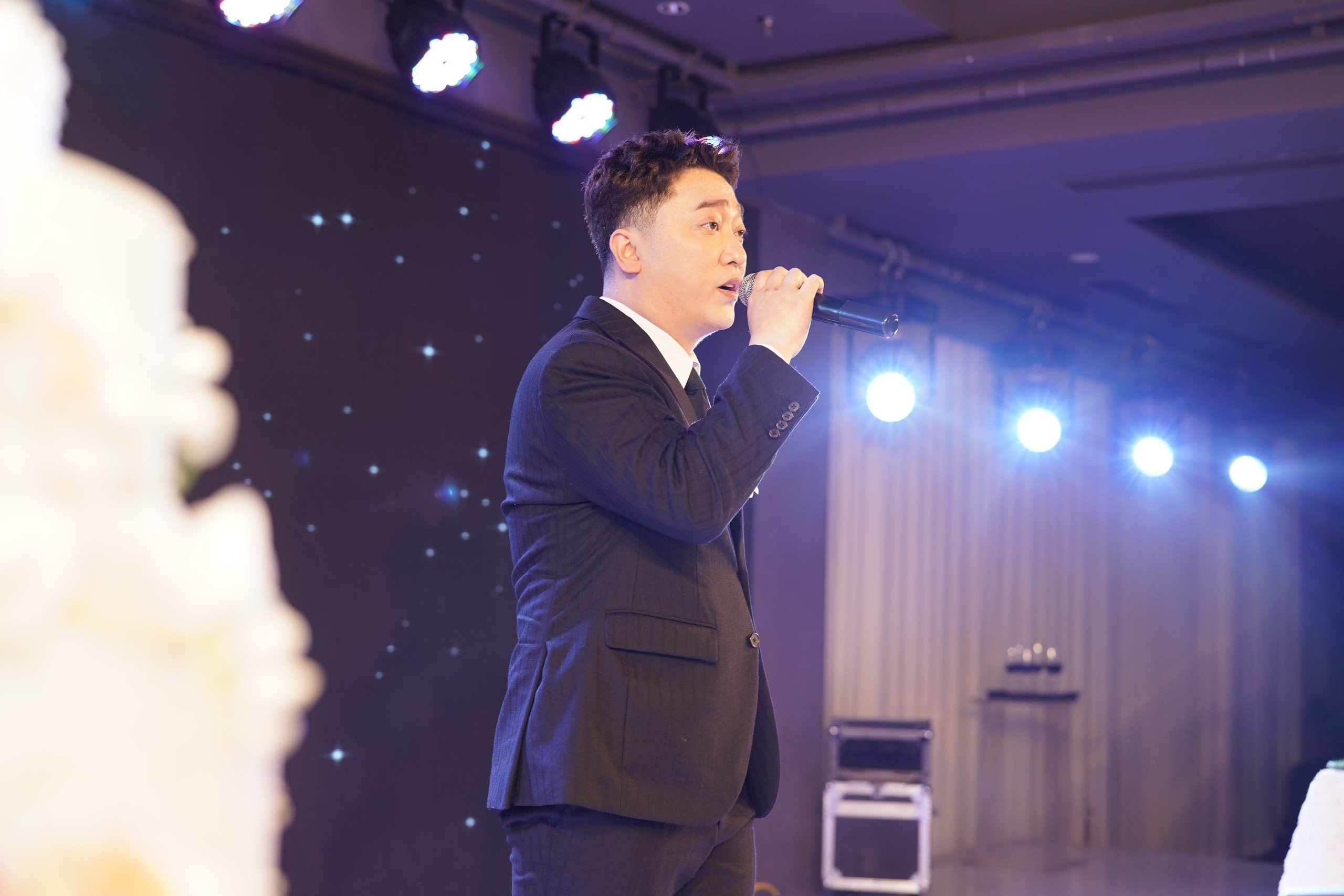 Đám cưới Yanbi - Trang Abby: Mẹ giọng ca "Thu cuối" đi xe lăn lên lễ đường, trao sính lễ cho con dâu- Ảnh 5.