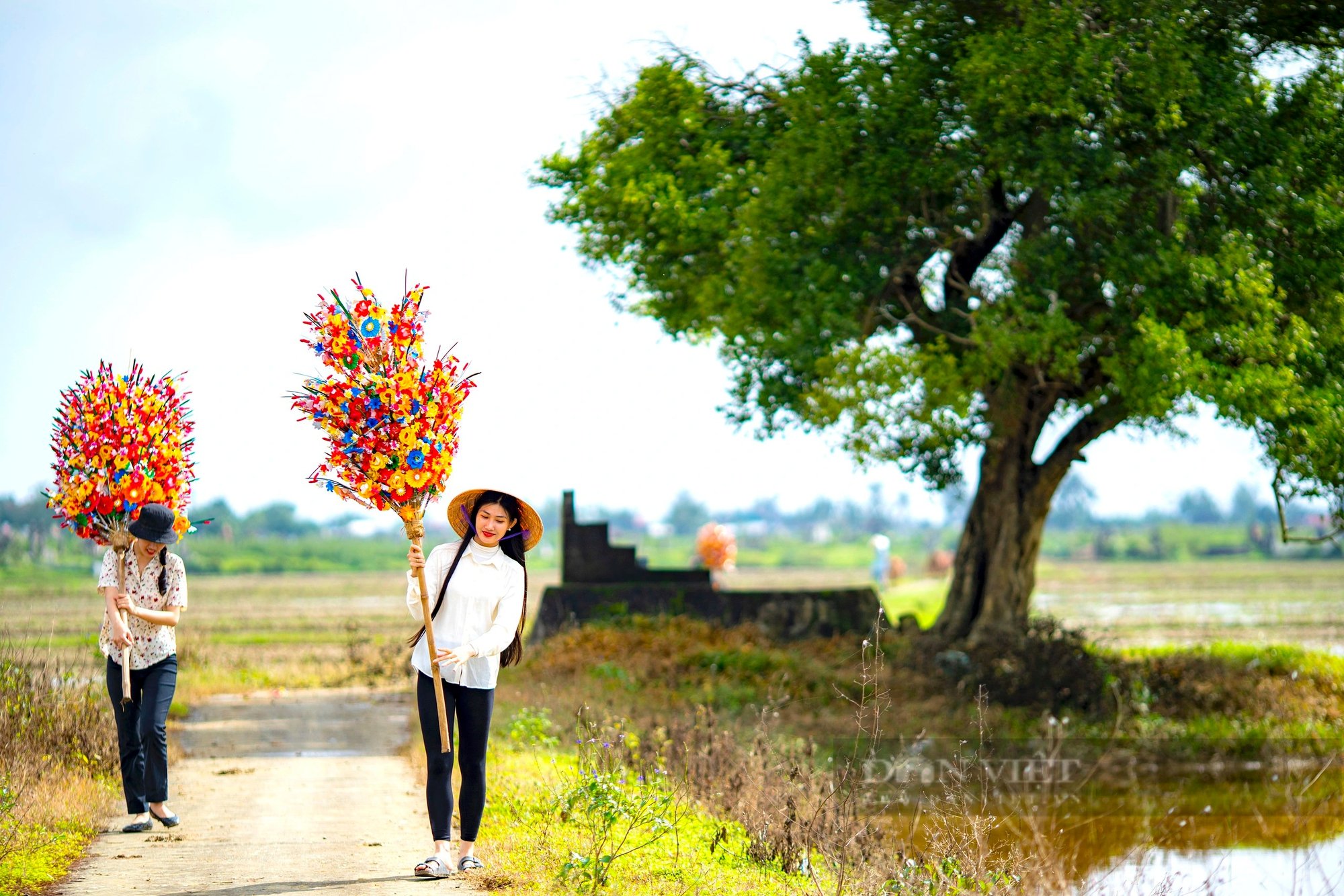 Giấy màu, hoa giấy ngập tràn ở TT Huế ngày giáp Tết, chụp ảnh lên đẹp thế này đây- Ảnh 15.