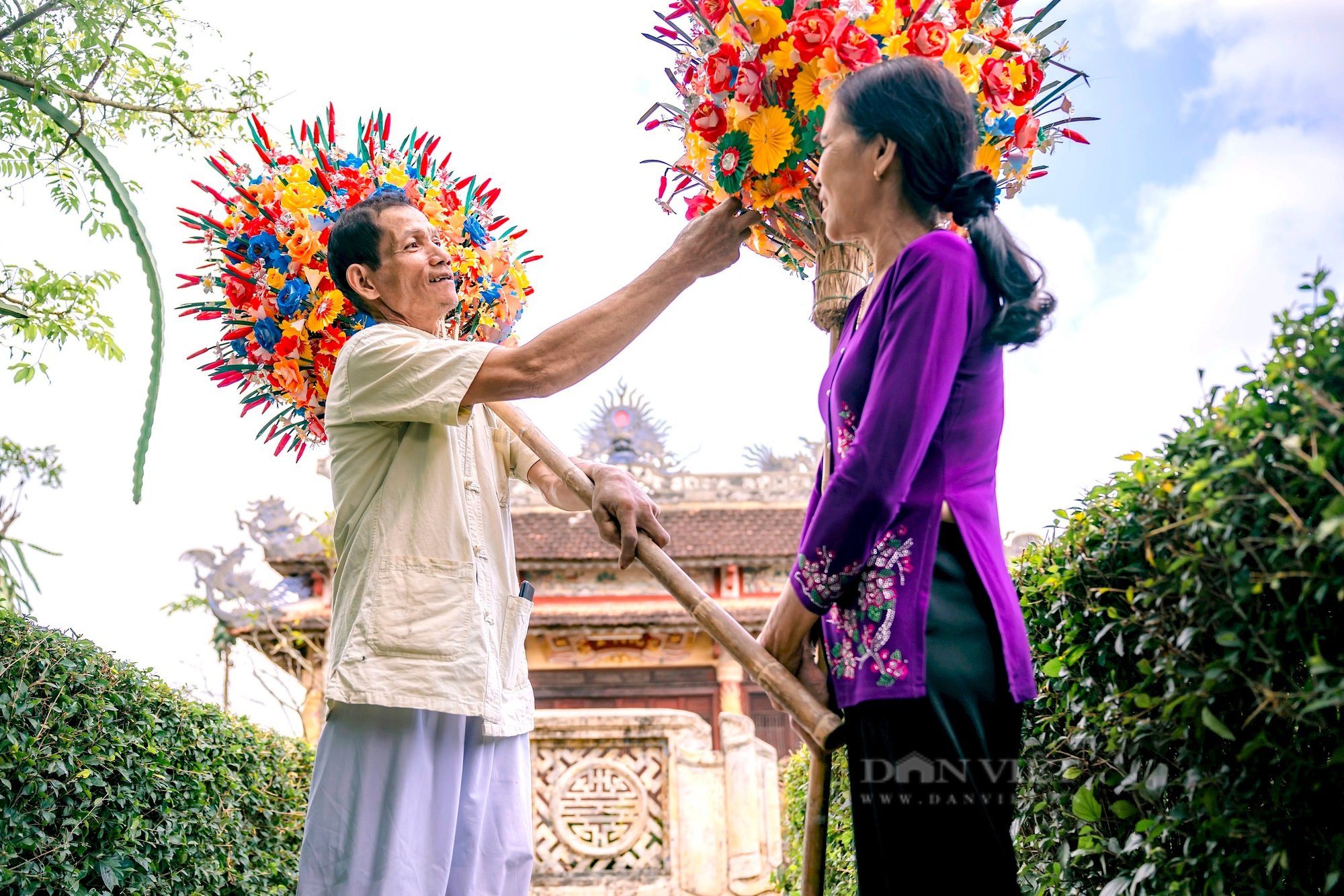 Giấy màu, hoa giấy ngập tràn ở TT Huế ngày giáp Tết, chụp ảnh lên đẹp thế này đây- Ảnh 10.