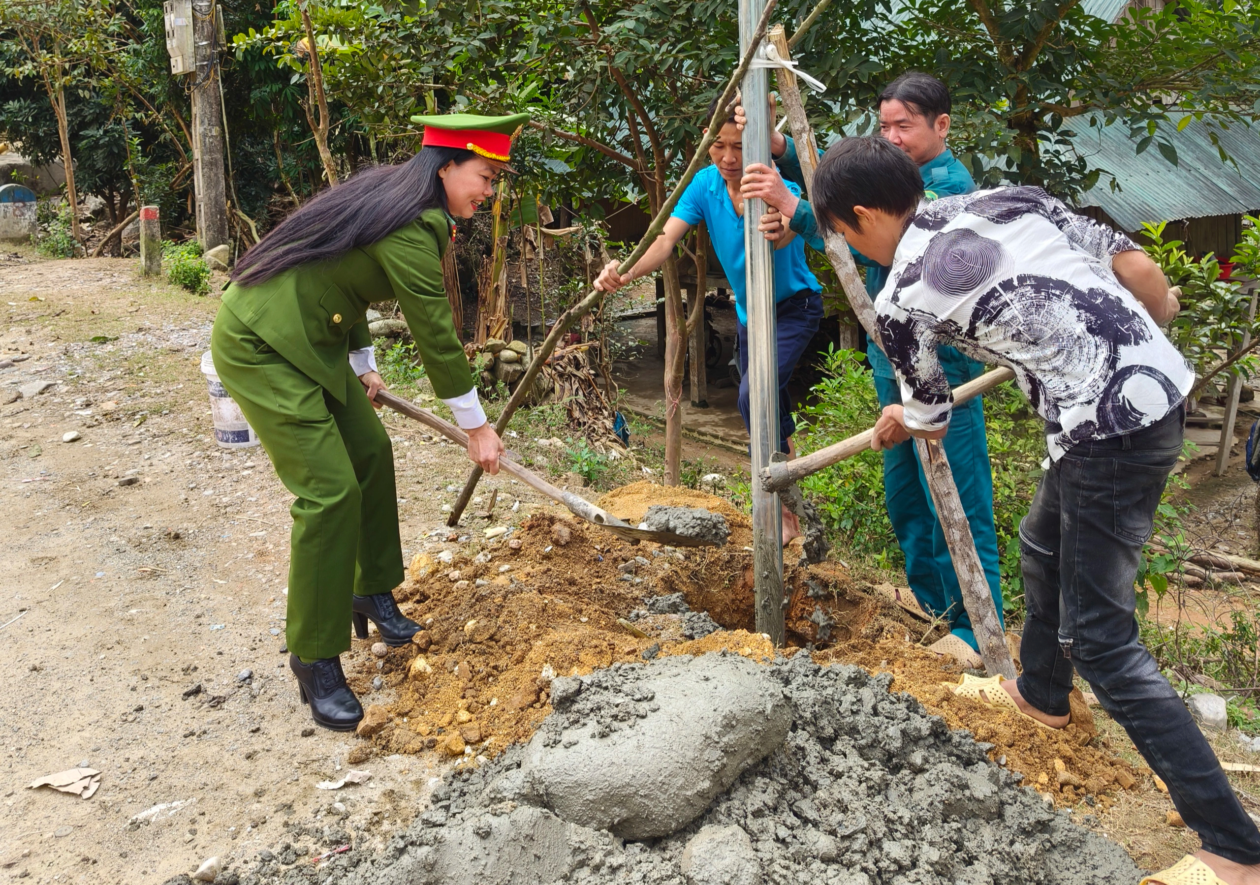 Mang "Xuân gắn kết, Tết yêu thương" đến với đồng bào dân tộc Mảng ở Lai Châu- Ảnh 2.