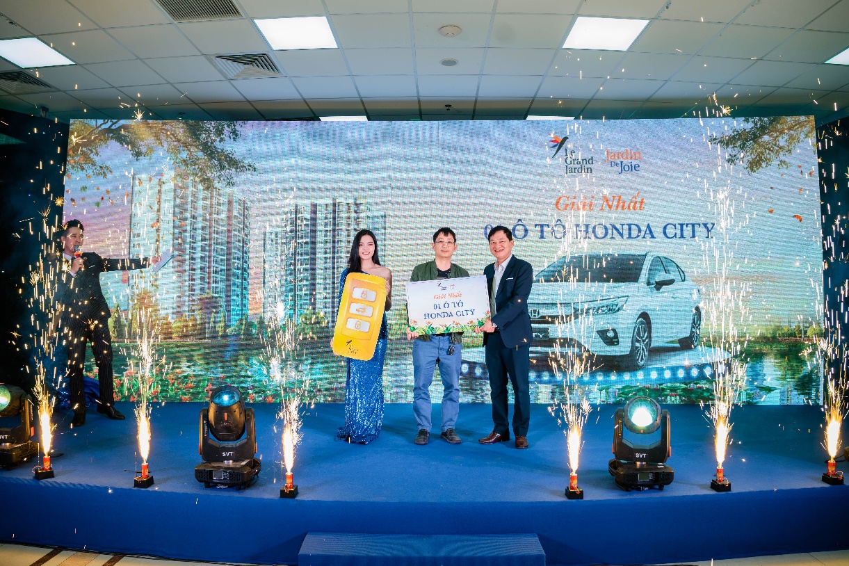 Niềm vui nhân đôi ngày đầu năm của các chủ nhân căn hộ Le Grand Jardin- Ảnh 2.