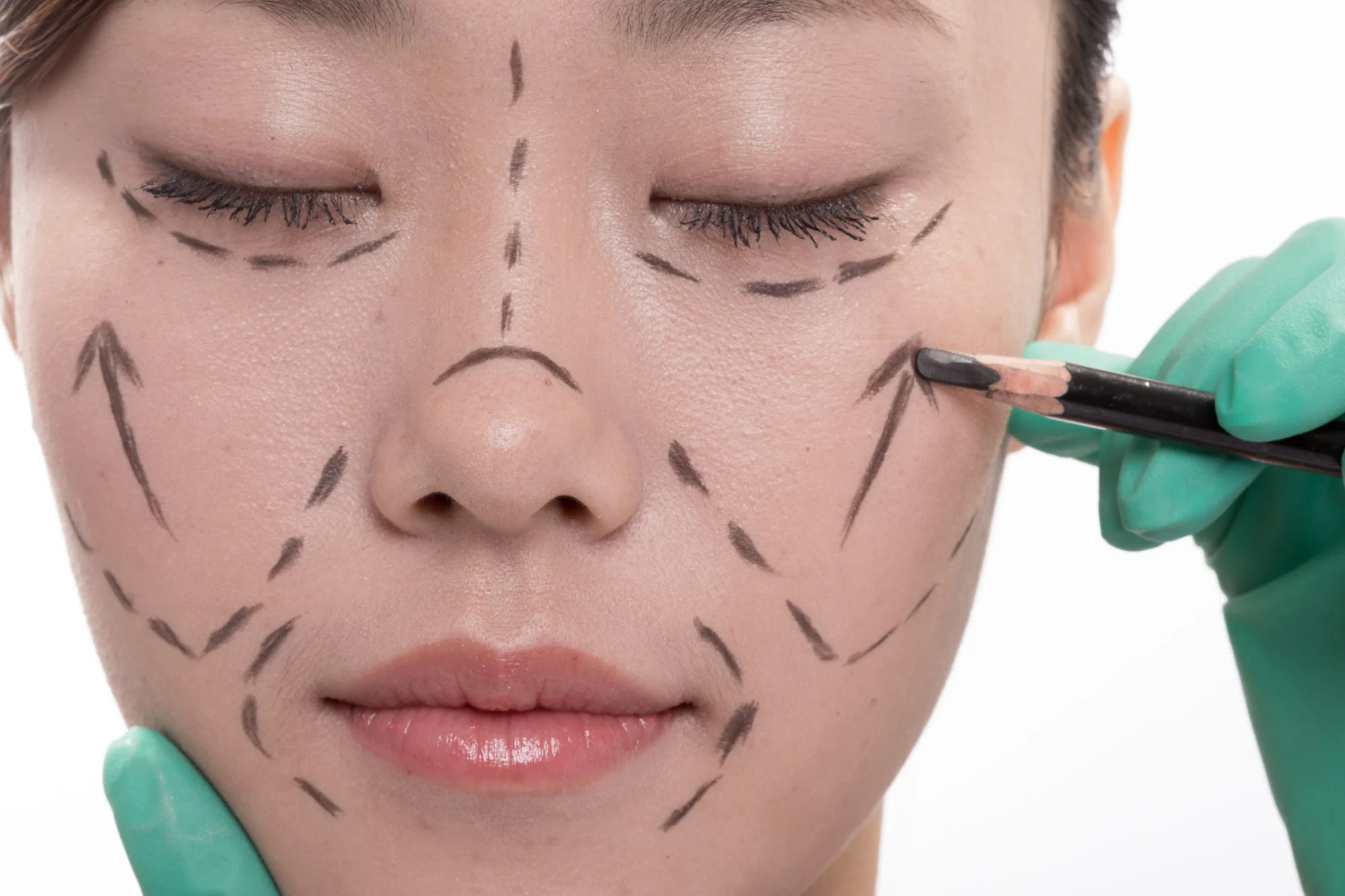 Cơ sở thẩm mỹ Trung Quốc quảng cáo 'khuôn mặt lấy chồng giàu'- Ảnh 2.