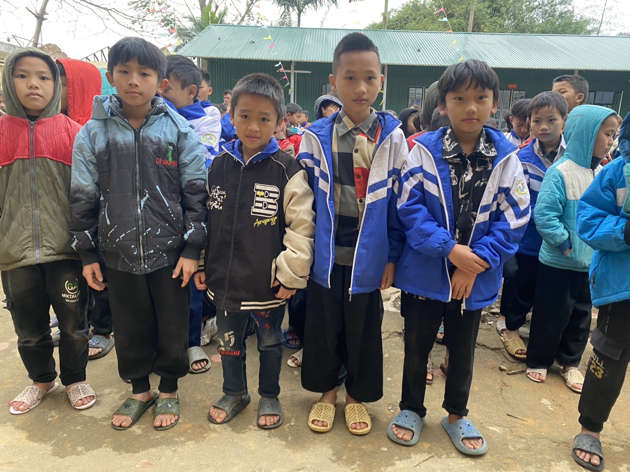 Rét đậm, cô trò vùng cao nhóm lửa dạy học trong khói và nước mắt- Ảnh 4.