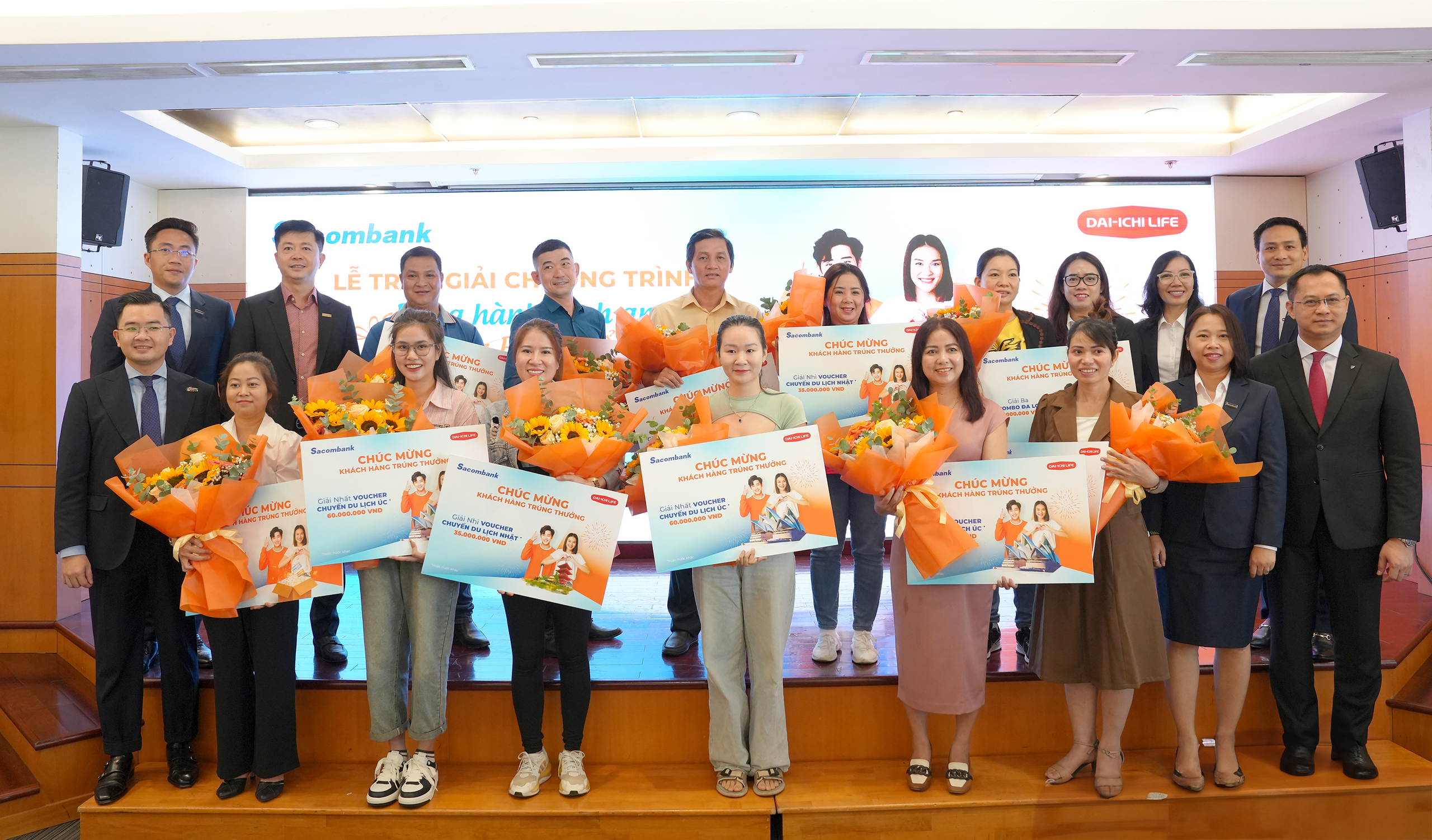 Sacombank trao giải chương trình quay số trúng thưởng "Đồng hành bình an - Quà sang bùng nổ" - Ảnh 4.