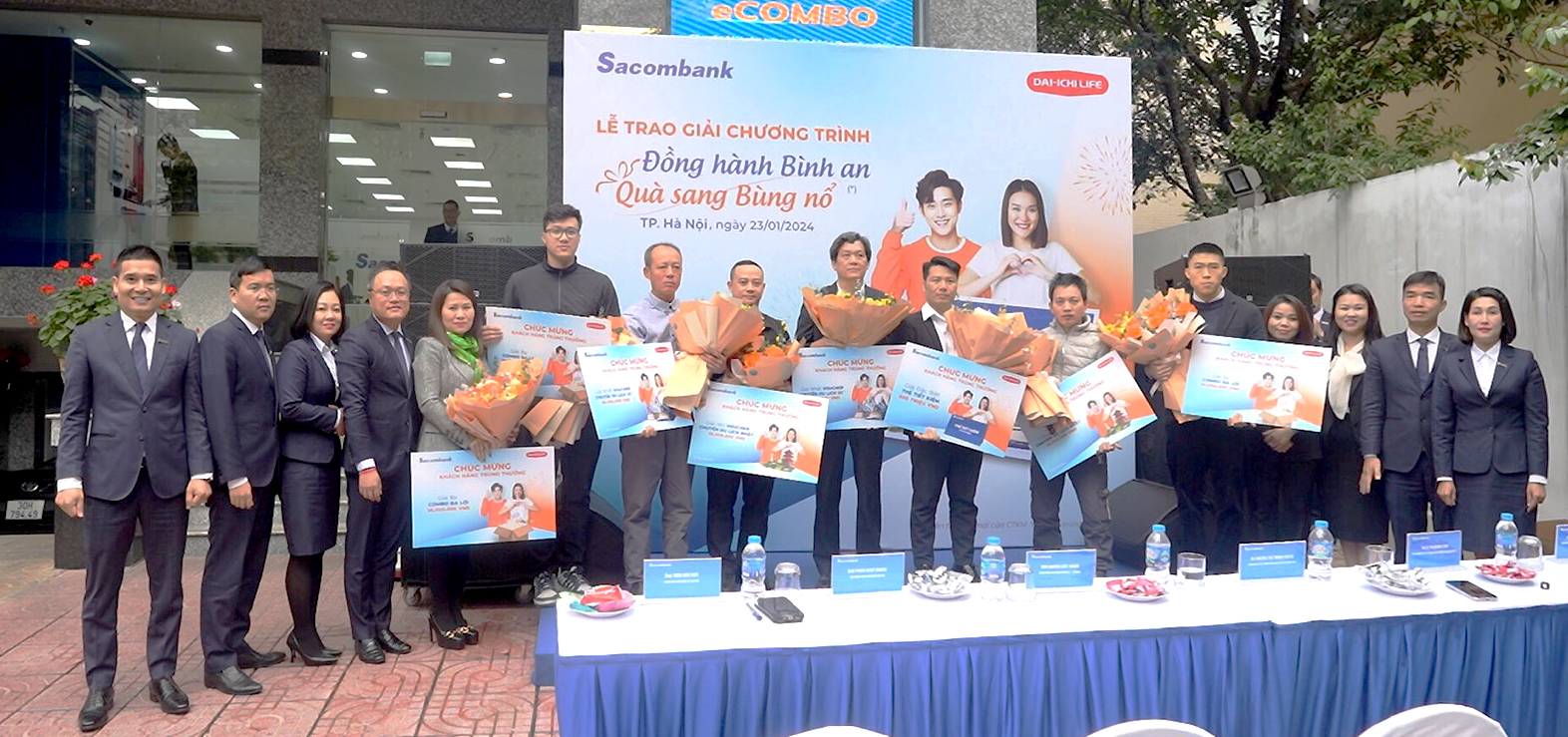 Sacombank trao giải chương trình quay số trúng thưởng "Đồng hành bình an - Quà sang bùng nổ" - Ảnh 3.