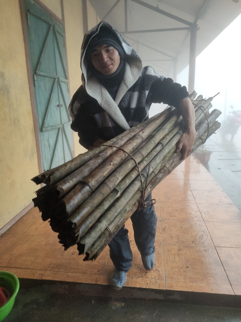 Rét đậm, cô trò vùng cao nhóm lửa dạy học trong khói và nước mắt- Ảnh 3.