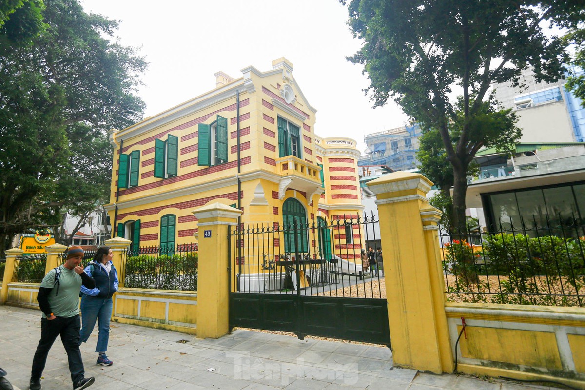 Cận cảnh biệt thự Pháp cổ được trùng tu chuẩn bị mở cửa đón khách ở Hà Nội- Ảnh 1.