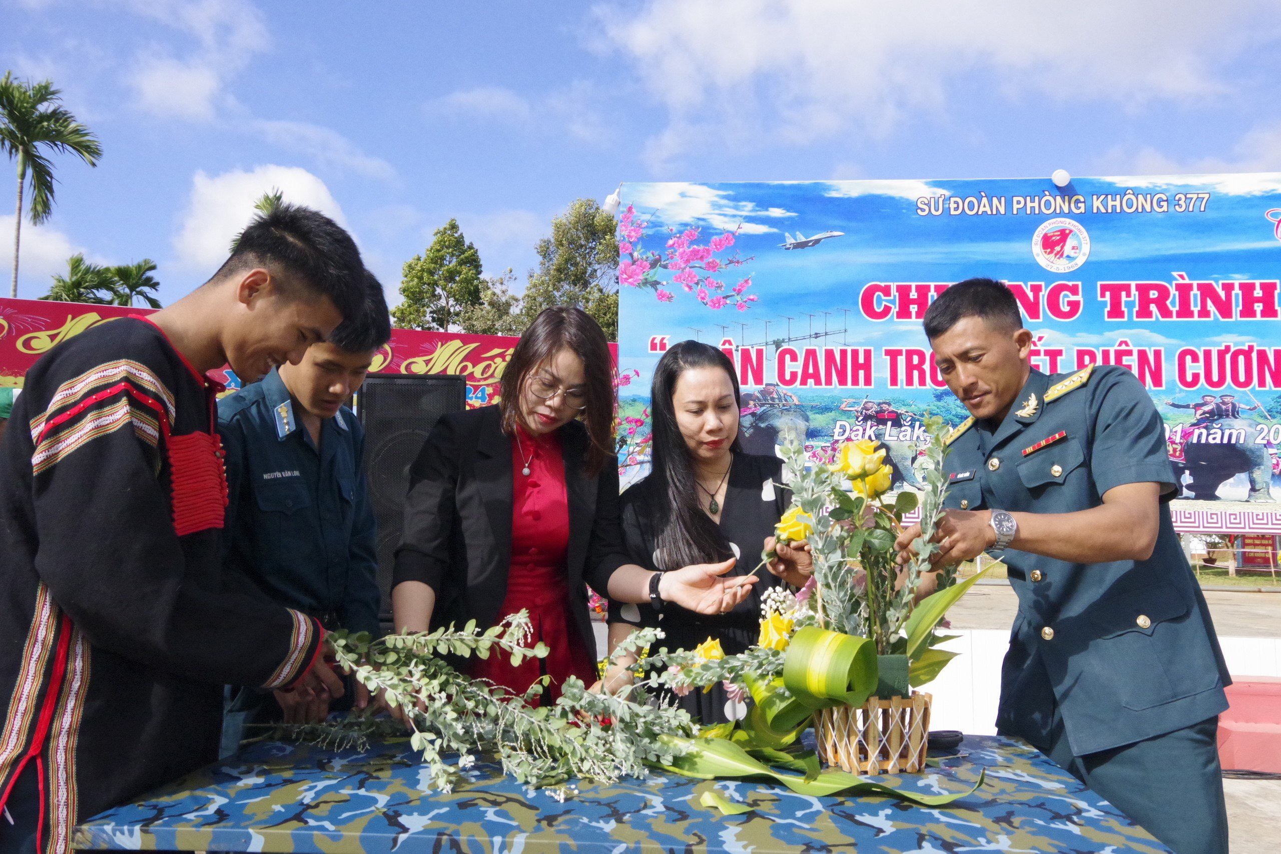 "Xuân canh trời, Tết biên cương, hải đảo" ấm tình quân dân- Ảnh 3.