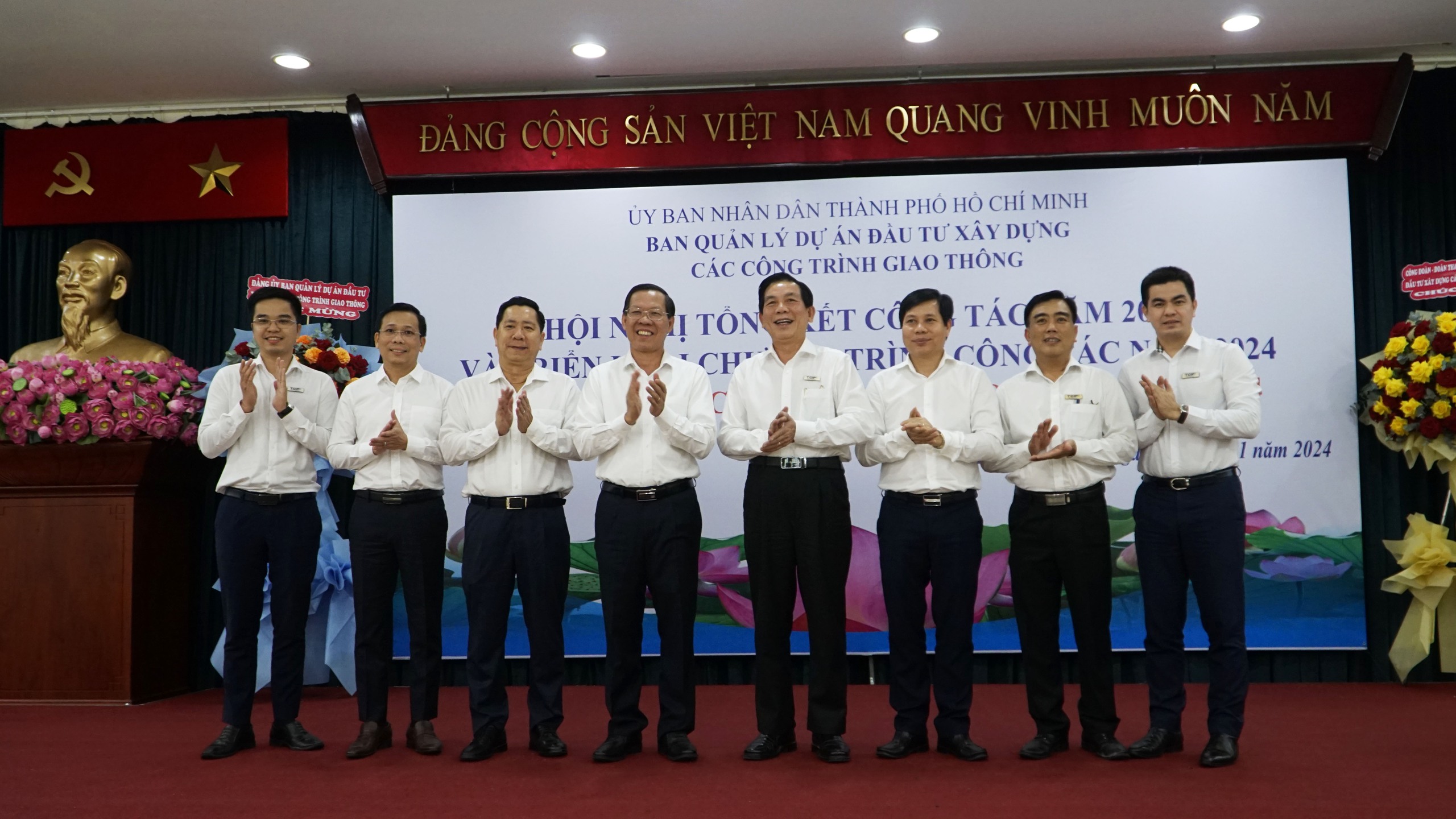 Chủ tịch Phan Văn Mãi: Tránh tình trạng “đầu năm thư thả, cuối năm hối hả, vất vả”- Ảnh 2.
