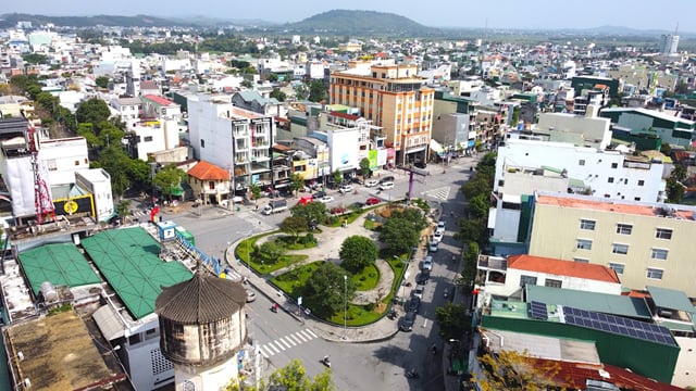 Kinh tế Quảng Ngãi liên tiếp "vượt bão", nhiều con số ấn tượng- Ảnh 2. Kinh tế Quảng Ngãi liên tiếp "vượt bão", nhiều con số ấn tượng- Ảnh 2.
