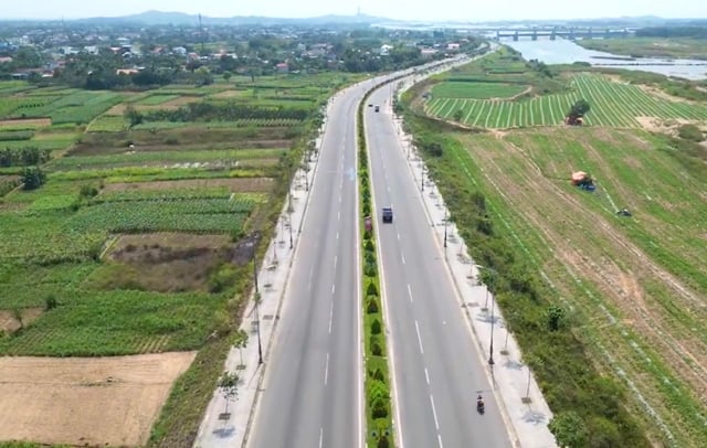 Kinh tế Quảng Ngãi liên tiếp "vượt bão", nhiều con số ấn tượng- Ảnh 3. Kinh tế Quảng Ngãi liên tiếp "vượt bão", nhiều con số ấn tượng- Ảnh 3.