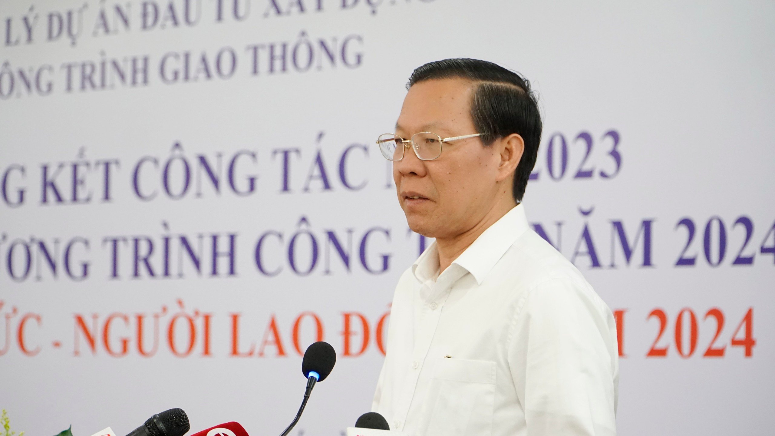 Chủ tịch Phan Văn Mãi: Tránh tình trạng “đầu năm thư thả, cuối năm hối hả, vất vả”- Ảnh 1.