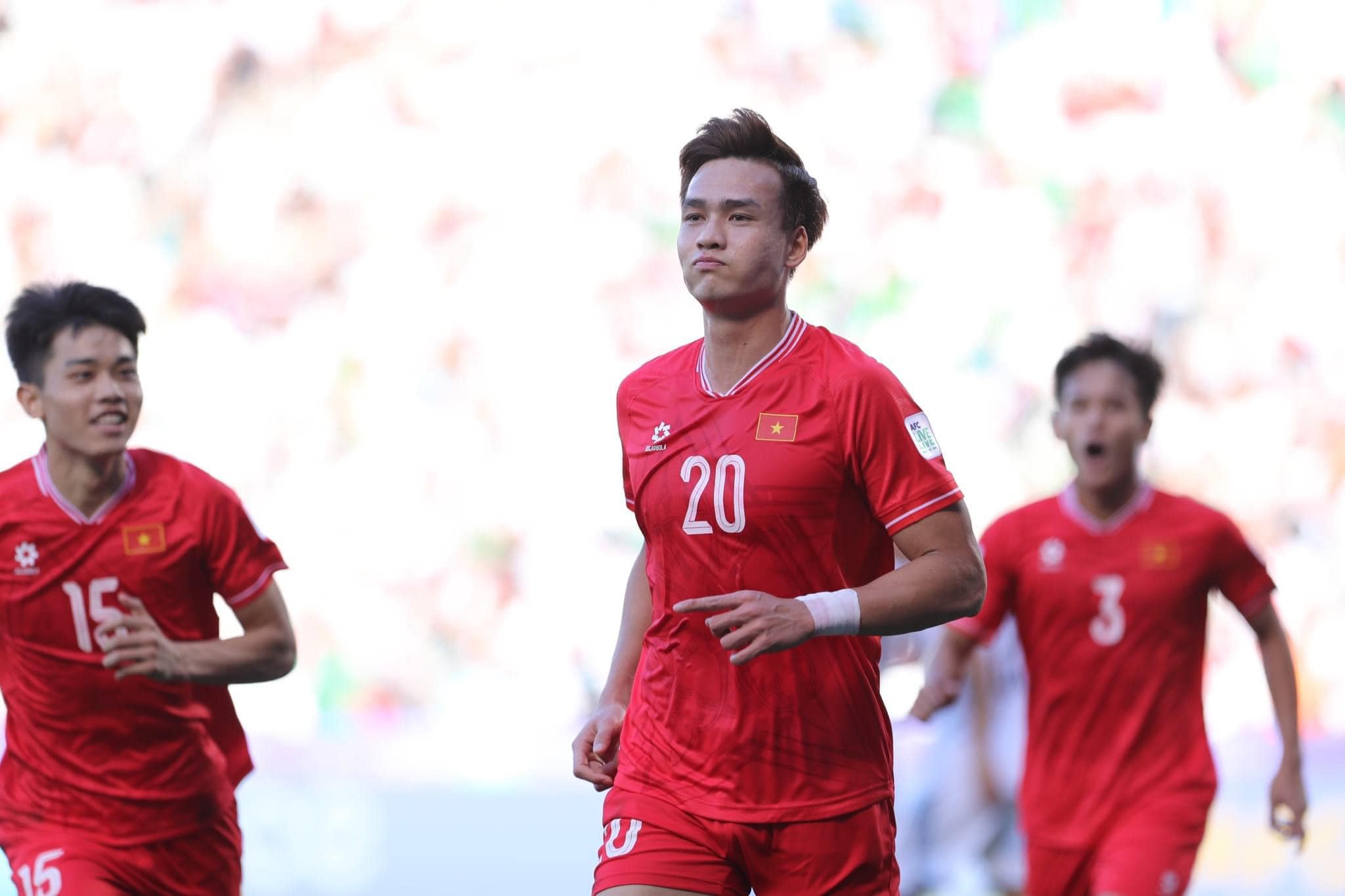 Trung vệ Bùi Hoàng Việt Anh: "HLV Troussier từng nói với tôi "No choice”"- Ảnh 1.