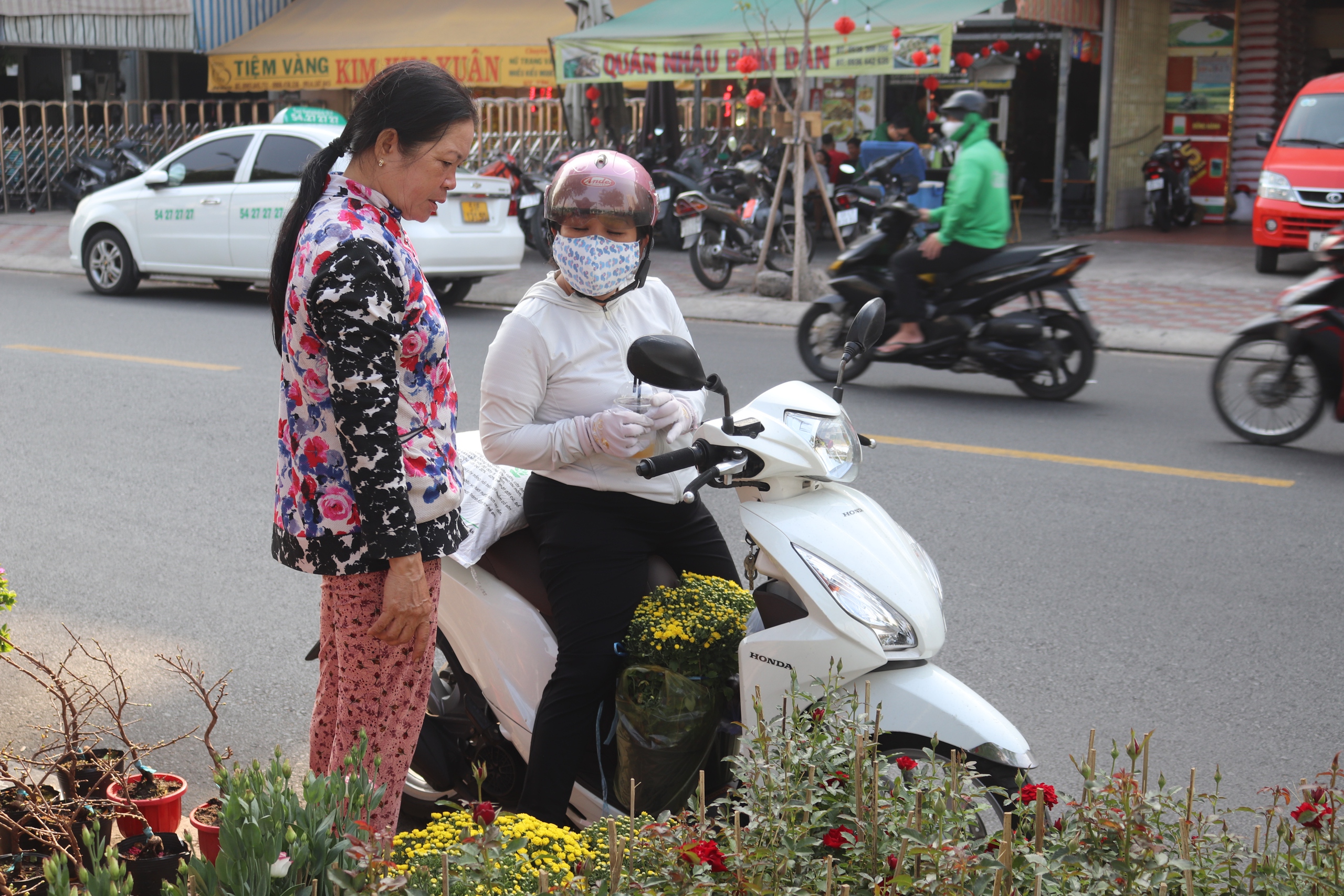 Chợ hoa Bến Bình Đông đã mở bán, tiểu thương hy vọng  buôn bán khởi sắc- Ảnh 6.