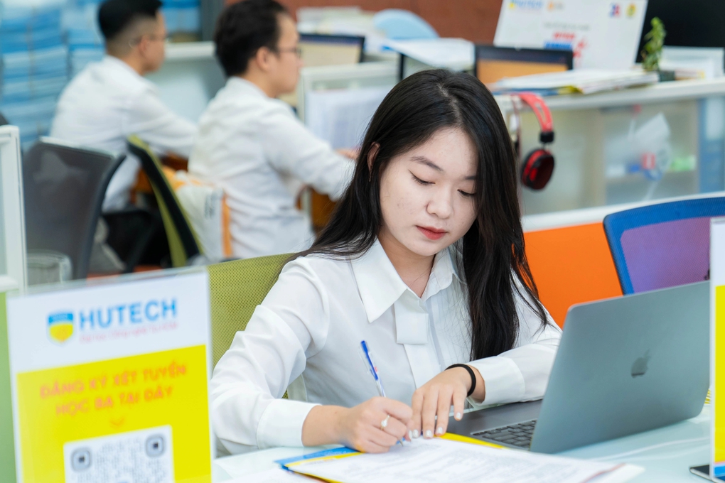 Nhiều trường đại học ở TPHCM "yêu có điều kiện" với điểm học bạ- Ảnh 3.