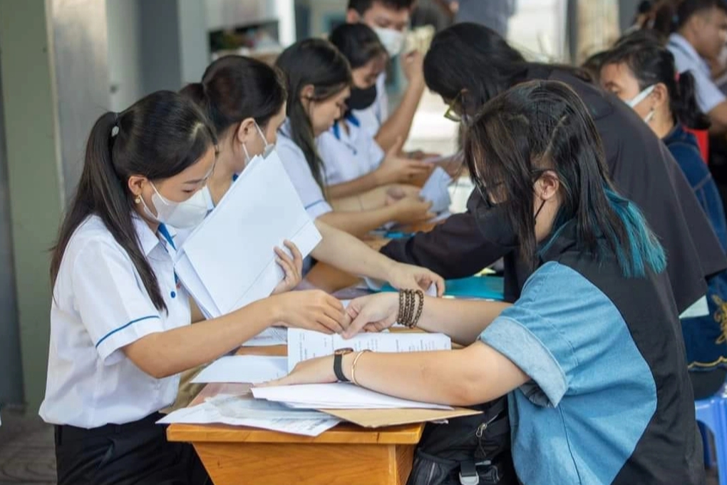 Nhiều trường đại học ở TPHCM "yêu có điều kiện" với điểm học bạ- Ảnh 2.