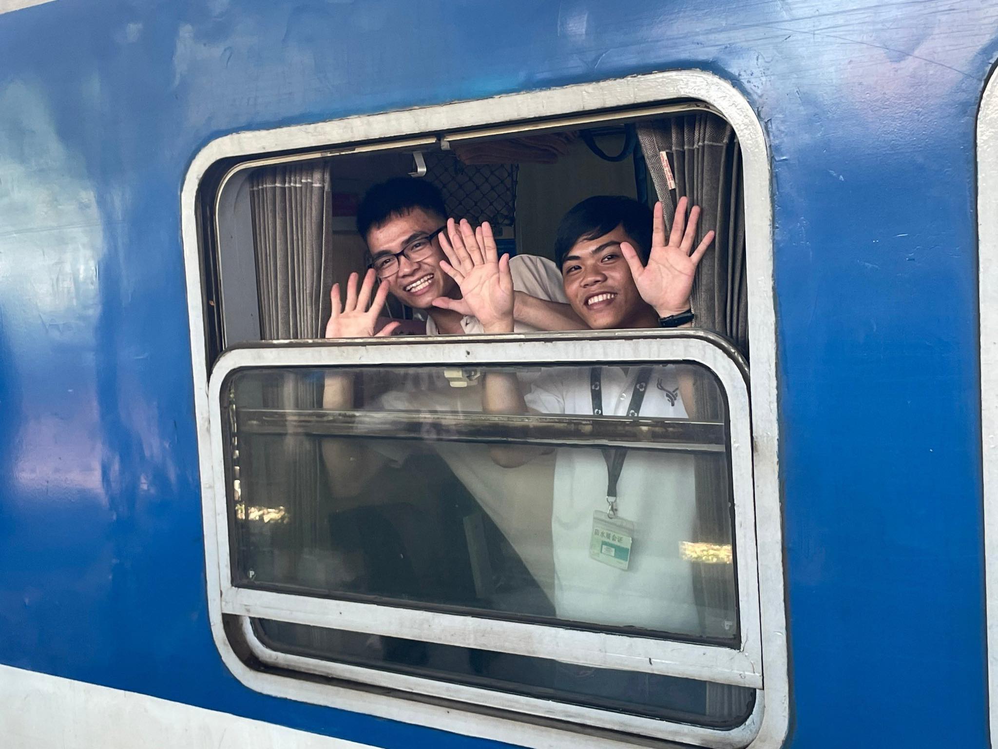 "Chuyến tàu mùa xuân" đầu tiên đưa sinh viên khó khăn về quê đón Tết- Ảnh 5.