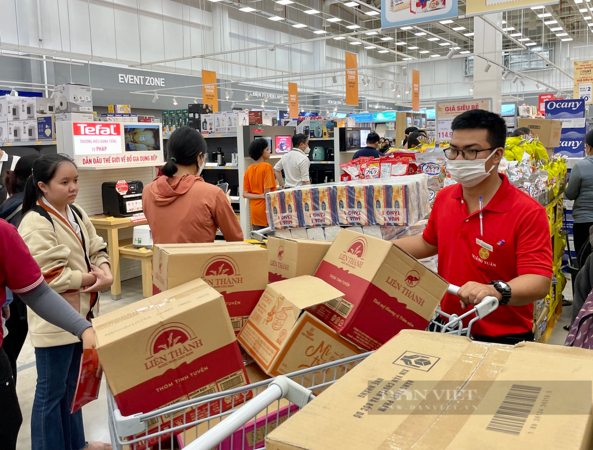 Thị trường Tết 2024: Thực phẩm cũng bắt trend, doanh nghiệp liên tục tung sản phẩm mới phục vụ người tiêu dùng- Ảnh 1.