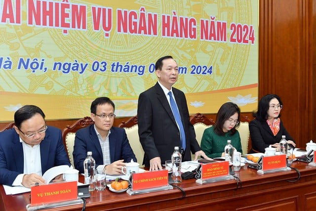 [Nóng] Phó Thống đốc: NHNN xem xét việc độc quyền vàng miếng SJC có còn cần thiết- Ảnh 1.