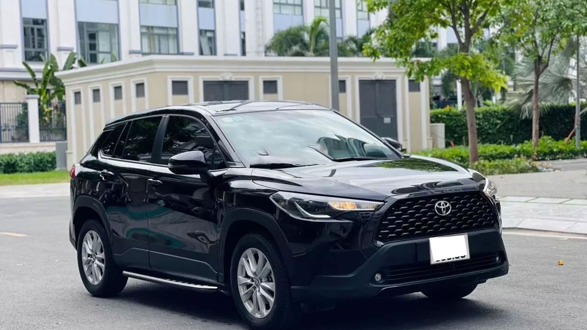 Bán cả tháng không "trôi", Toyota Corolla Cross bản thấp xuống giá khó tin- Ảnh 1.