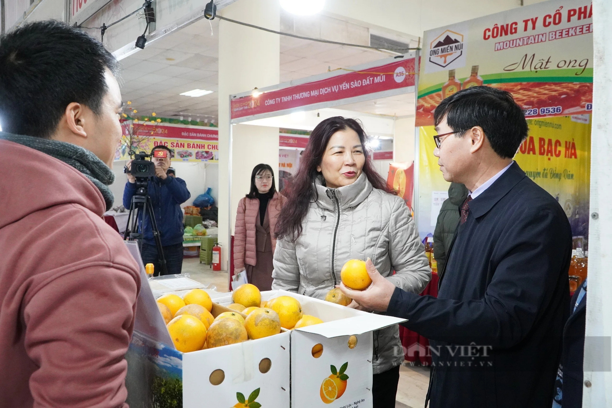 Mai vàng Bình Định, lan hồ điệp Đà Lạt "bung lụa" phục vụ người dân Thủ đô chơi hoa, cây cảnh Tết Giáp Thìn 2024- Ảnh 8.