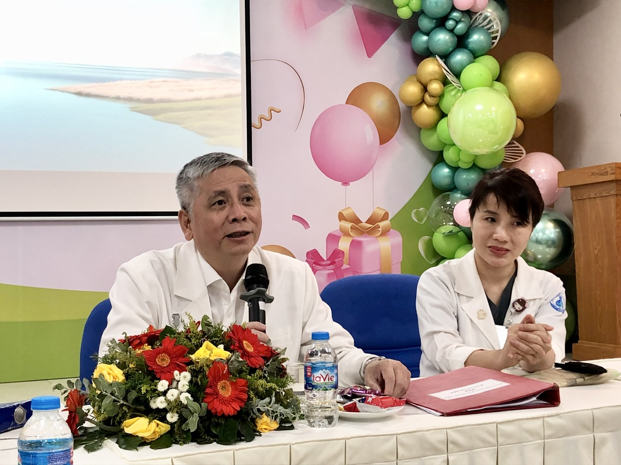 Kỳ tích: Em bé đầu tiên được thông tim can thiệp khi còn trong bào thai đã chào đời khỏe mạnh- Ảnh 1.