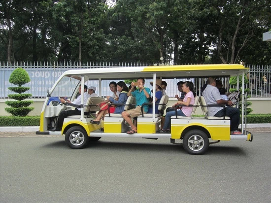 TP.HCM thí điểm 200 xe điện chở khách tham quan, du lịch tại 4 quận- Ảnh 1.