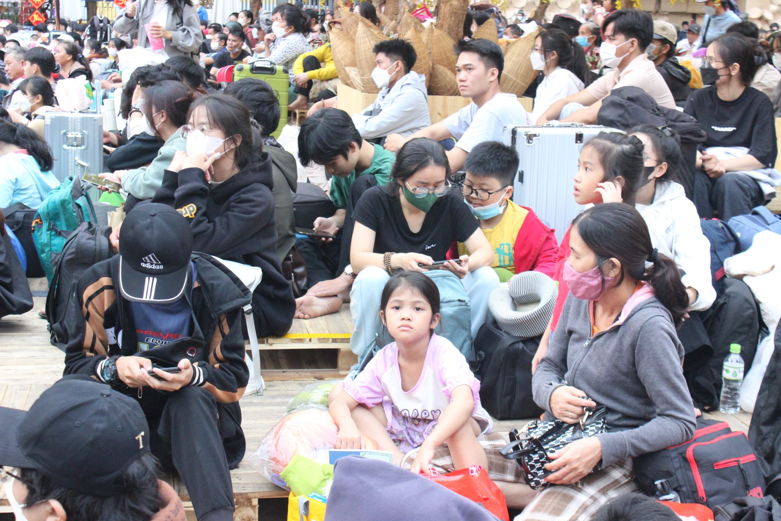 Nước mắt hạnh phúc trên chuyến xe mùa Xuân chở người lao động, sinh viên nghèo về quê ăn Tết- Ảnh 1.