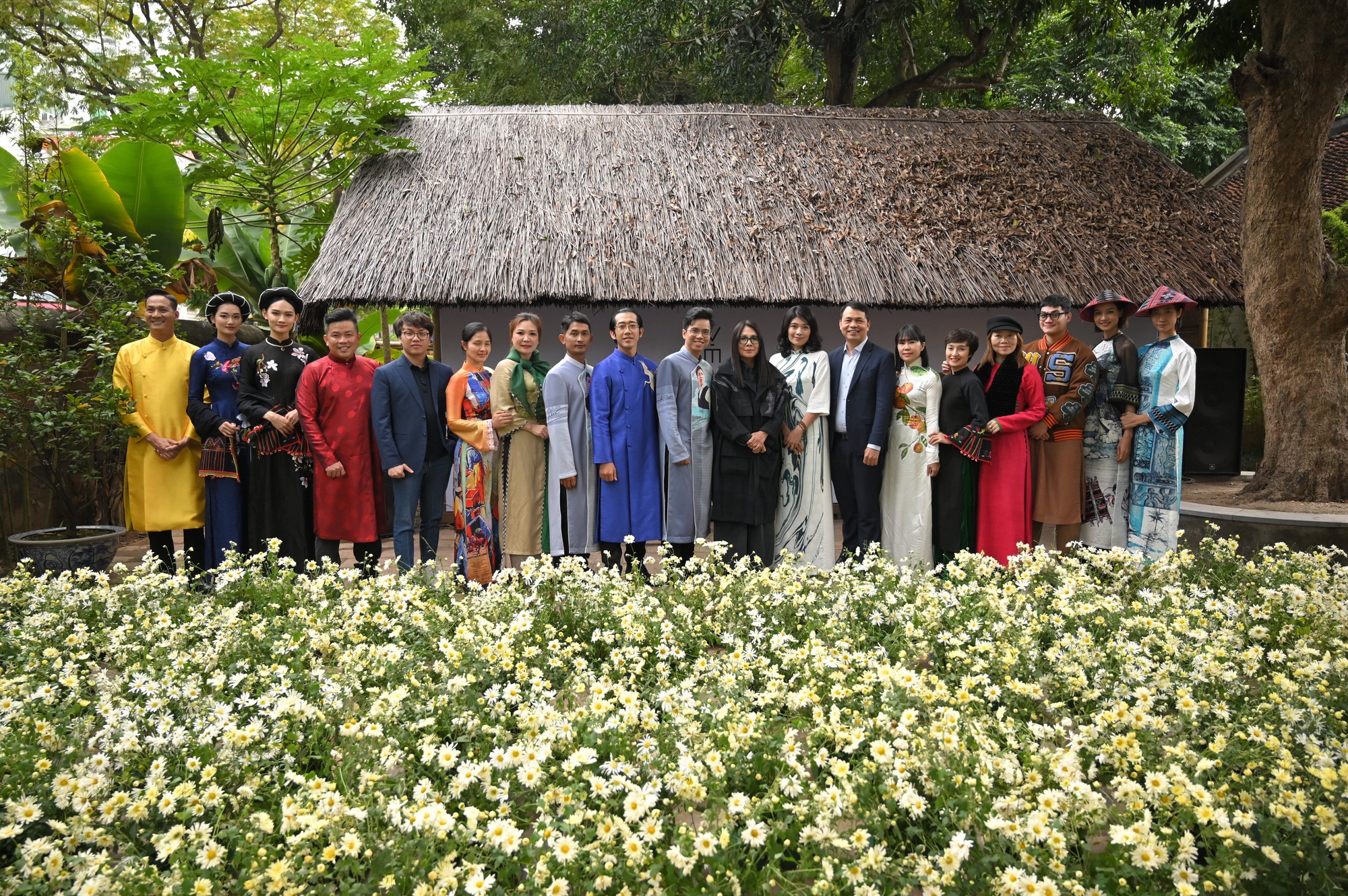 18 NTK Việt sẽ mang gánh hàng rong, vải thiều, tranh Kim Hoàng, mỳ Quảng lên sân khấu- Ảnh 1.