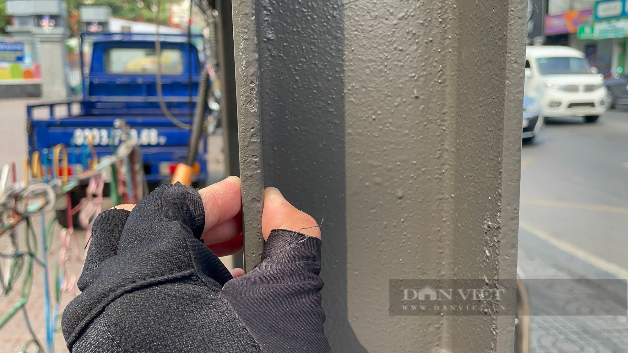 Nhiều trạm xe buýt ở TP.HCM được sửa chữa đón Tết- Ảnh 3.