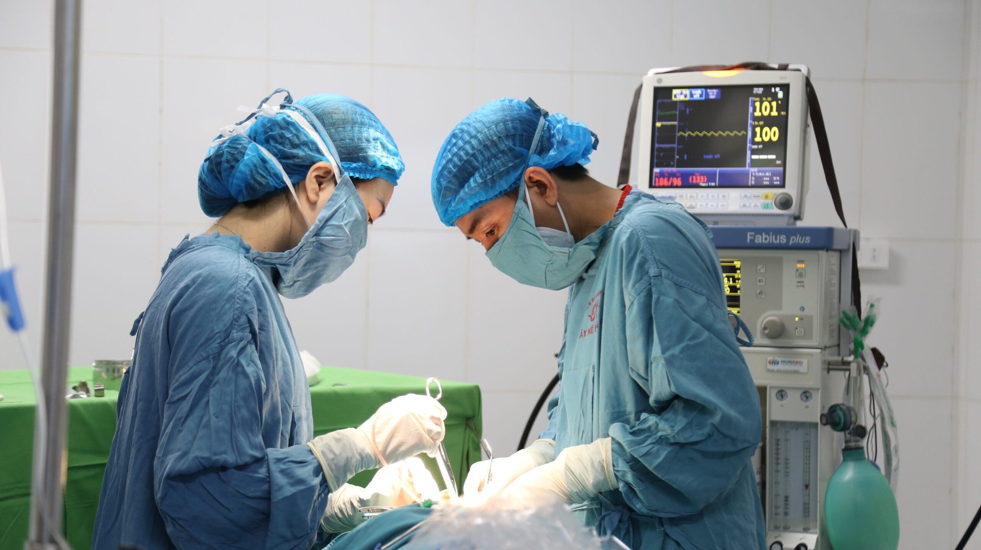 Nhổ răng sau 4 tháng vẫn đau đớn, không lành vết thương- Ảnh 2.