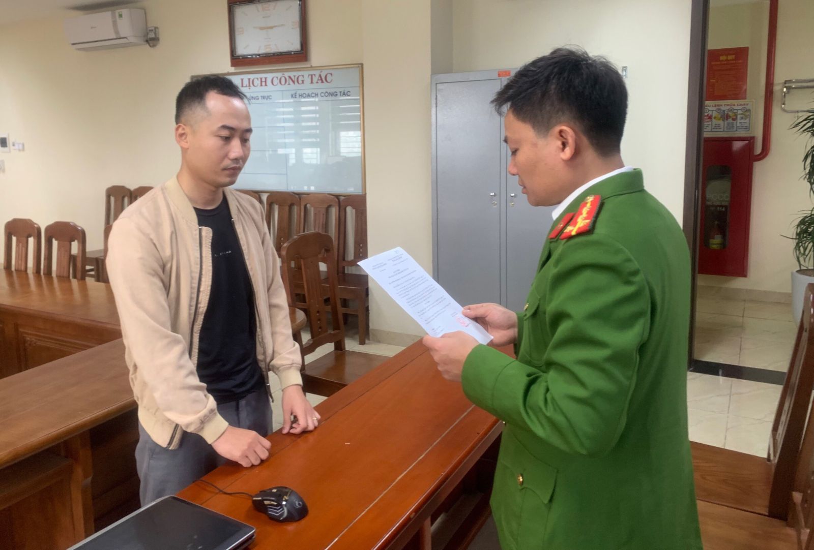 Khởi tố bổ sung thêm tội danh với tài xế ô tô tông tử vong người đi xe đạp, kéo lê phương tiện trên phố- Ảnh 1.