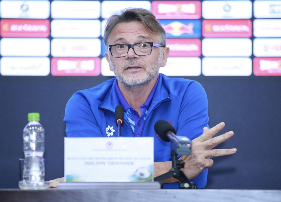 HLV Troussier: “Nhiều NHM không tin tưởng ĐT Việt Nam, muốn tôi mất việc"- Ảnh 1.